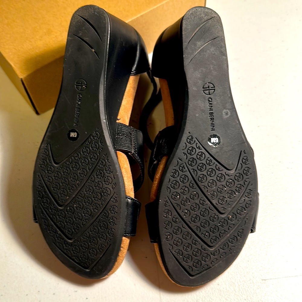 Giani Bernini black size 6 sandals with memory foam - Picture 4 of 5